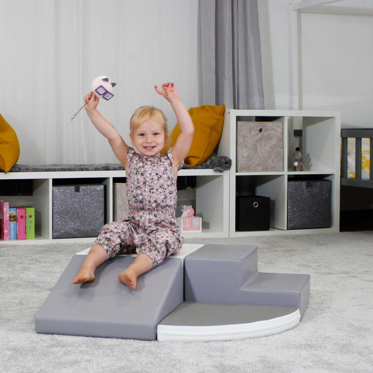 Corner Crawler - Grey White-1